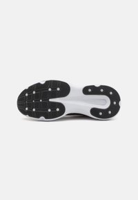 Under Armour INFINITE - Road running shoes - black/ares red
