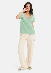 Roxy FLOWING - T-shirt basic - green