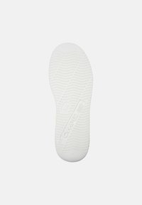 White shoe insole with wave pattern and textured surface, featuring brand logo "CAMPE" and size "42" embossed on the side.