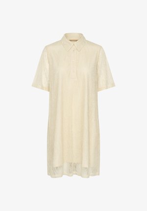 Robe polo en dentelle crème à manches courtes avec col et trois boutons sur le devant, présentant un tissu texturé semi-transparent.
