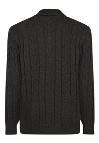 Dunkelgrauer, kabelgestrickter Cardigan mit kragenlosem Hals. Die Struktur weist erhabene, ineinander verwobene Muster auf. Lange Ärmel mit gerippten Bündchen und Saum.