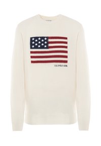 Maglione color crema con un prominente design della bandiera americana in rosso e blu, con stelle bianche, esposto nella parte anteriore sopra il testo "U.S. POLO ASSN.".