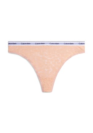 Růžový krajkový tanga s páskem značky Calvin Klein, který má mírně průsvitnou texturu a květinový vzor po celé ploše.