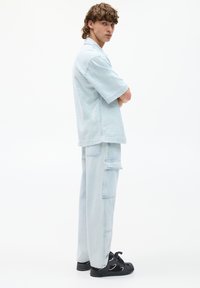PULL&BEAR BAGGY  - Džínsy voľného strihu - light blue denim