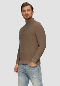 s.Oliver - STRUKTURIERTER MIT TROYERKRAGEN - Jumper - cognac Thumbnail Image 1