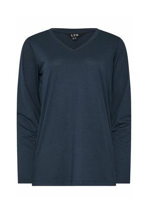 Camiseta de manga larga azul marino con cuello en V, textura suave y una etiqueta negra con la inscripción "LTS" en el interior del cuello.