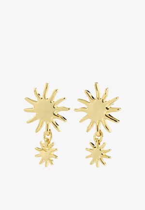 Boucles d'oreilles clous effet rayons de soleil en ton or avec de petits pendentifs rayons de soleil suspendus sous la grande base en forme de soleil.