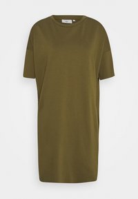 Oliwkowa sukienka z krótkim rękawem, wykonana z miękkiego materiału przypominającego jersey. Posiada okrągły dekolt oraz luźny krój, z detalami na bocznych szwach.