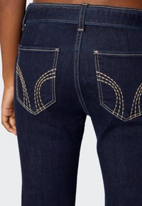 Hollister Co. - LOW RISE BOOT  - Vaqueros bootcut - blue - 5