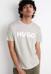 HUGO DULIVIO - Marškinėliai su spaudiniu - grey