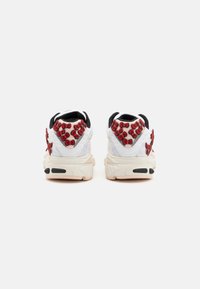adidas Originals ADISTAR CUSHION x HELLO KITTY W - Trainers - footwear white/wonder quartz/core black