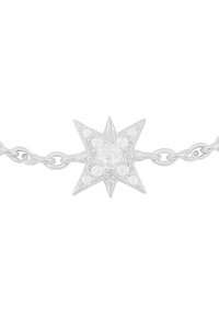 Silverfärgad stjärnformad armbandskedja med en texturerad yta, prydd med flera små glittrande stenar, och med en länkad kedjekonstruktion.