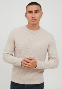 Casual Friday KARLO STRUCTURED CREW NECK KNIT - Strickpullover - light sand