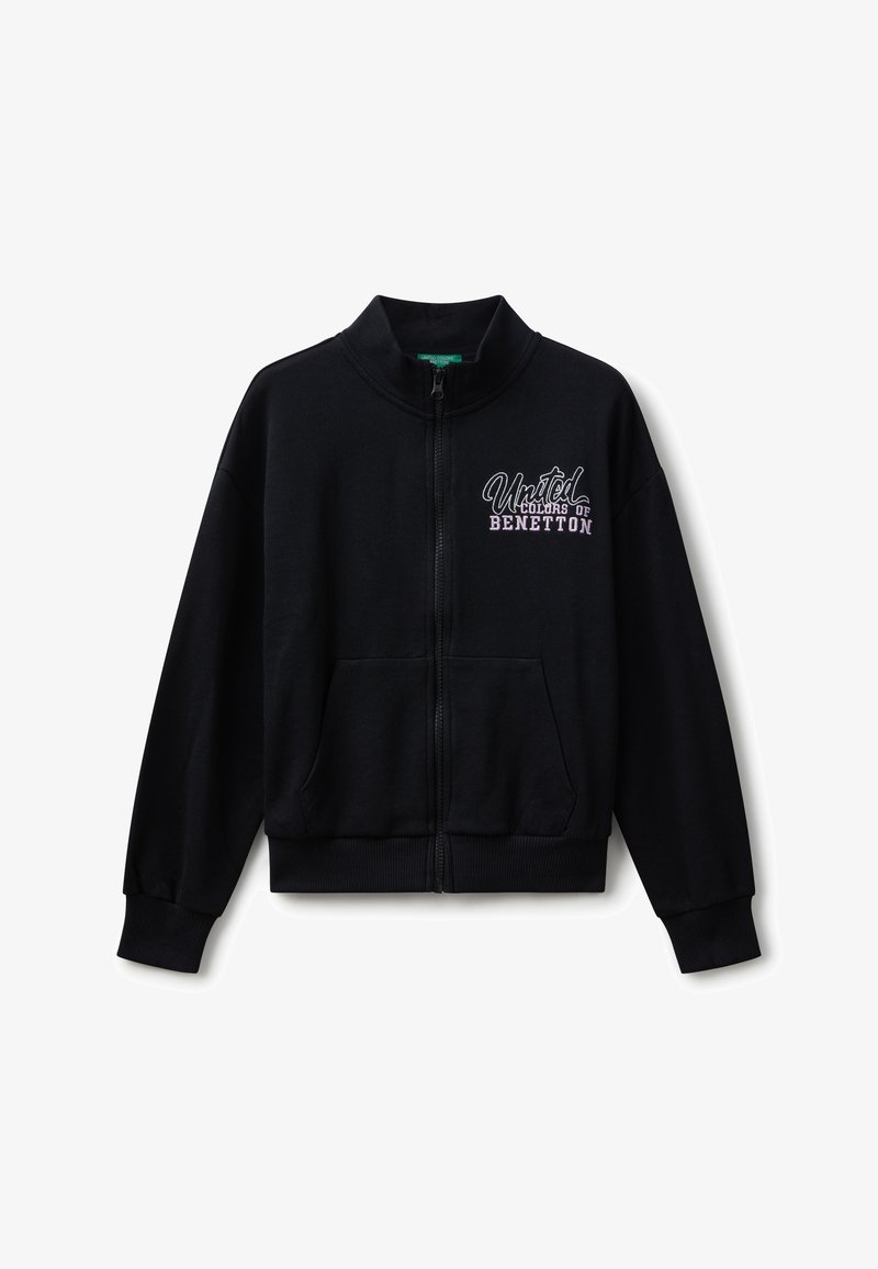 Giacca con zip nera in misto cotone. Presenta un colletto alto, due tasche anteriori e il testo "United Colors of BENETTON" ricamato sul petto.