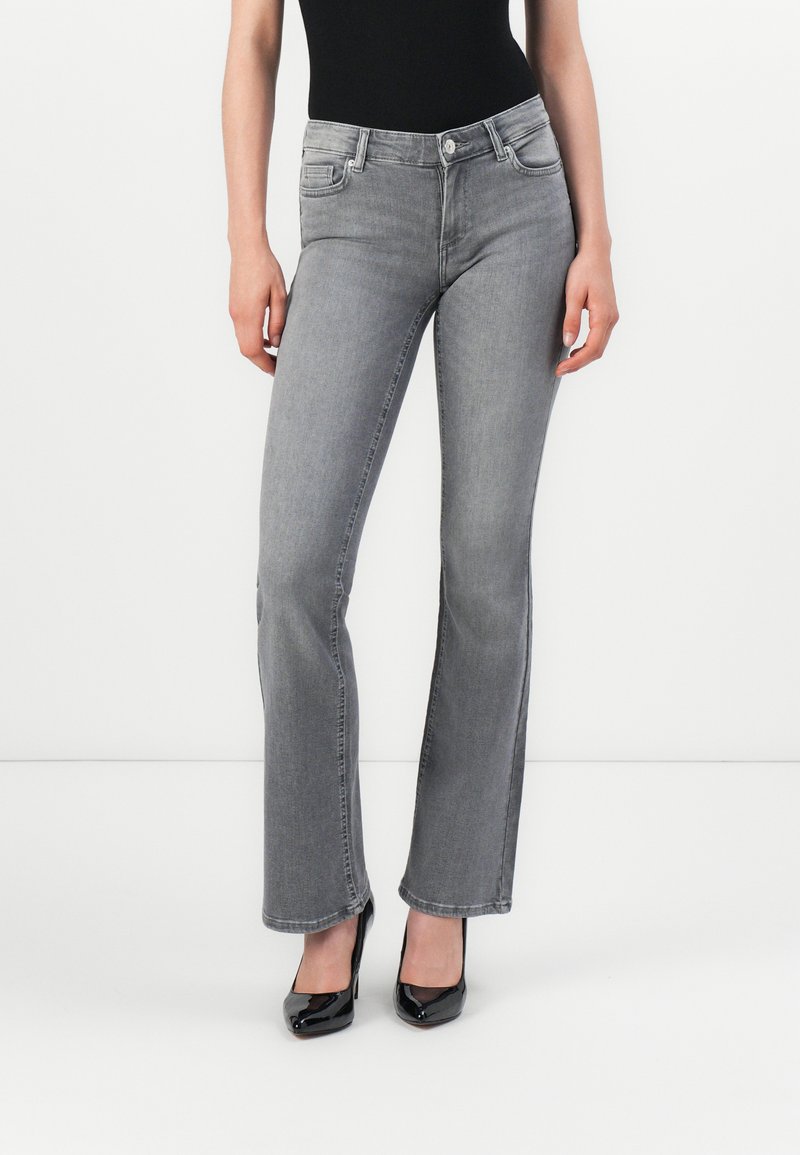 Grå denim flared jeans med mid-rise liv, som har et klassisk femlommersdesign, subtil falming og en glidelås med knappelukking.