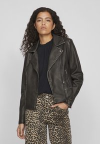 VILA VICARA WASHED COATED JACKET - Imitert skinnjakke - black
