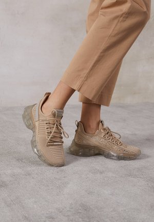 Steve Madden MAXILLA - Sneakersy niskie - rose gold