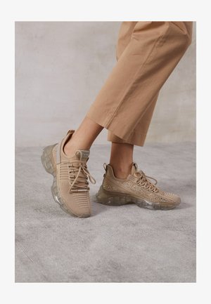 Steve Madden MAXILLA - Sneaker low - rose gold