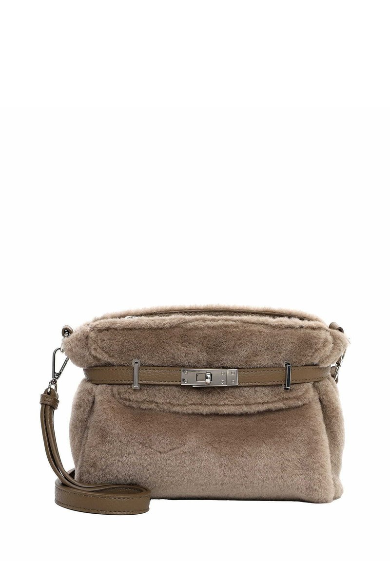 Beige schoudertas van faux bont met een zachte textuur, voorzien van een vlakke bovenkant, zilveren hardware en een verstelbare schouderband.