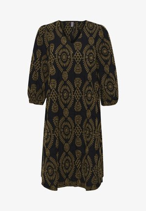 Černé šaty se zlatou výšivkou s květinovými a geometrickými vzory. Výstřih do V, tříčtvrteční rukávy a volný střih.