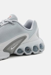 Nike Sportswear AIR MAX DN - Sportcipő - sky grey/pure platinum