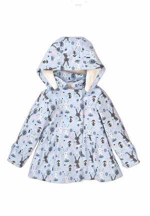 Dziecięca jasnoniebieska kurtka z kapturem na guziki, ozdobiona wzorem szarych i białych królików oraz drobnych roślin.