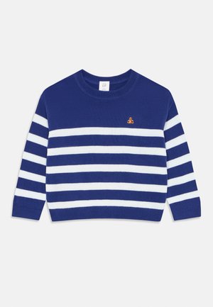 Blau-weißer gestreifter Pullover mit rundem Halsausschnitt, langen Ärmeln und einem kleinen goldenen Bärenemblem auf der Brust. Hergestellt aus gestricktem Material.