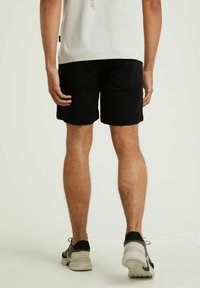 CHASIN' UNO.S INFINITE - Shorts - black