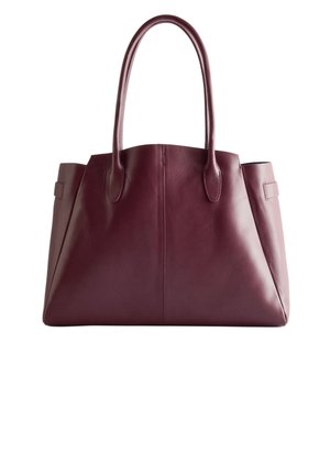 Burgunderfarbene Leder-Shopper-Tasche mit langen Griffen, einem strukturierten Körper, auffälligen Nähten und flachen Seiten. Keine sichtbaren Beschläge oder Verzierungen.