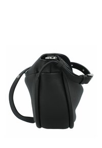 Borsa a tracolla in pelle nera con finitura testurizzata, forma arrotondata, tracolla regolabile, hardware metallico e fondo strutturato.