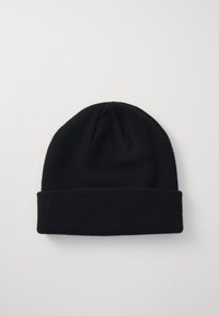 Berretto di maglia nero con una texture morbida, caratterizzato da un risvolto e da una parte superiore liscia, progettato per calore e comfort.