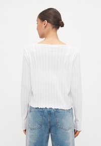 ONLY Petite ONLCARLOTTA STRING CARDIGAN - Kardigán - white