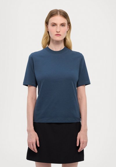 Filippa K MOCK NECK TEE - T-shirt basique - dawn blue