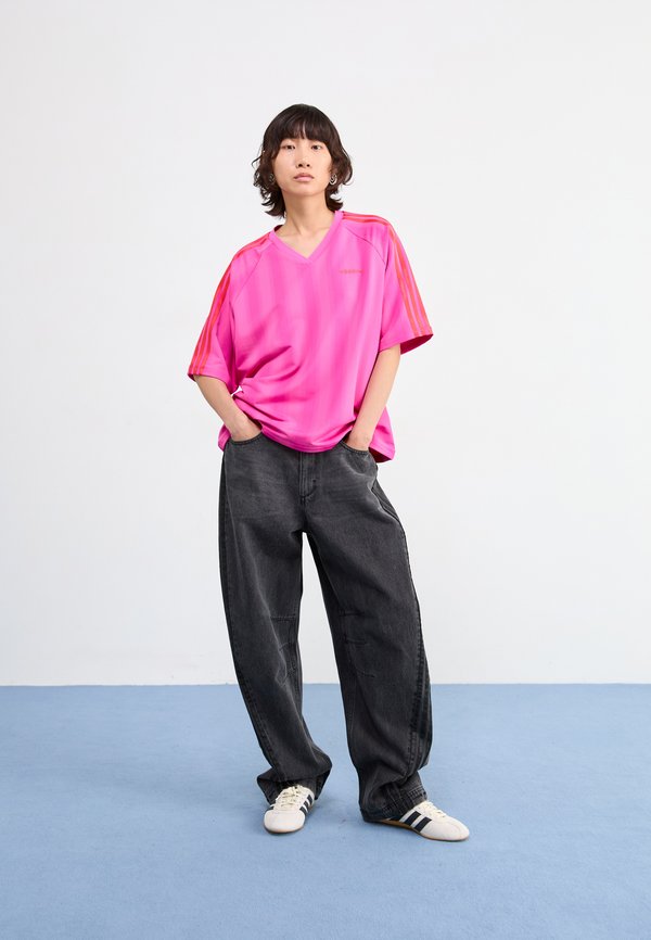 LINEAR TEE - Print T-shirt - semi lucid fuchsia4