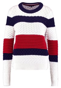 Stickad tröja med horisontella ränder i marinblått, rött och vitt. Texturerade mönster med ribbade detaljer på ärmar och nederkant.