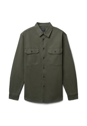 Camicia verde a maniche lunghe con chiusura a bottoni, colletto classico, due tasche sul petto e bottoni neri. Realizzata in tessuto morbido e texturizzato.