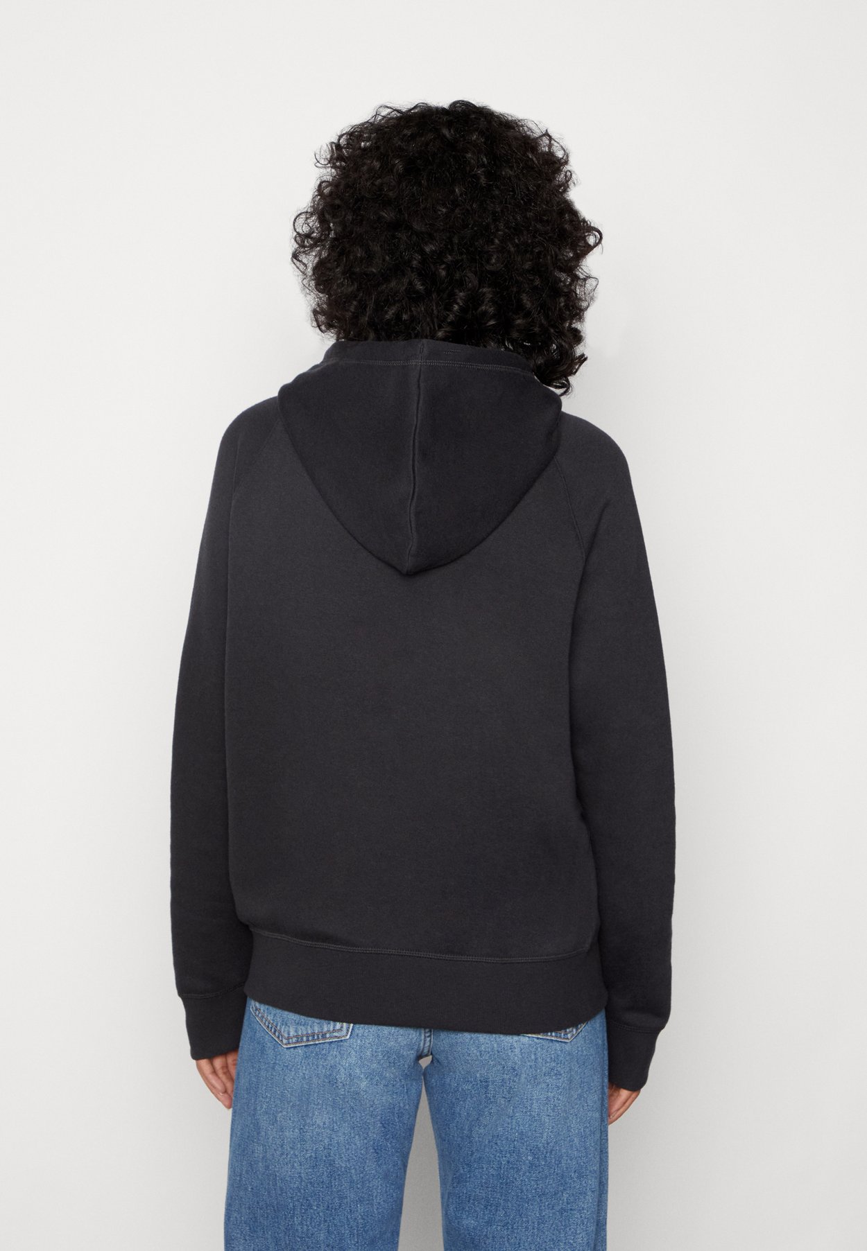CLASSIC CORE FASHION