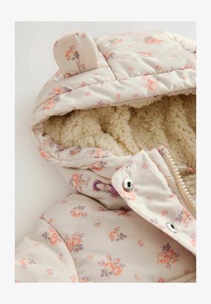 Giacca a piuma con motivo floreale in beige chiaro, foderata con un rivestimento morbido e testurizzato. Presenta piccole orecchie sul cappuccio e una chiusura a toggle e a scatto di colore viola.