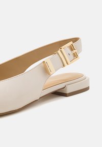MICHAEL Michael Kors DARRINGTON beżowy