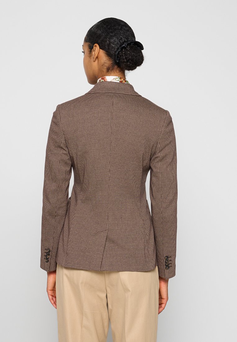 SLIM FIT