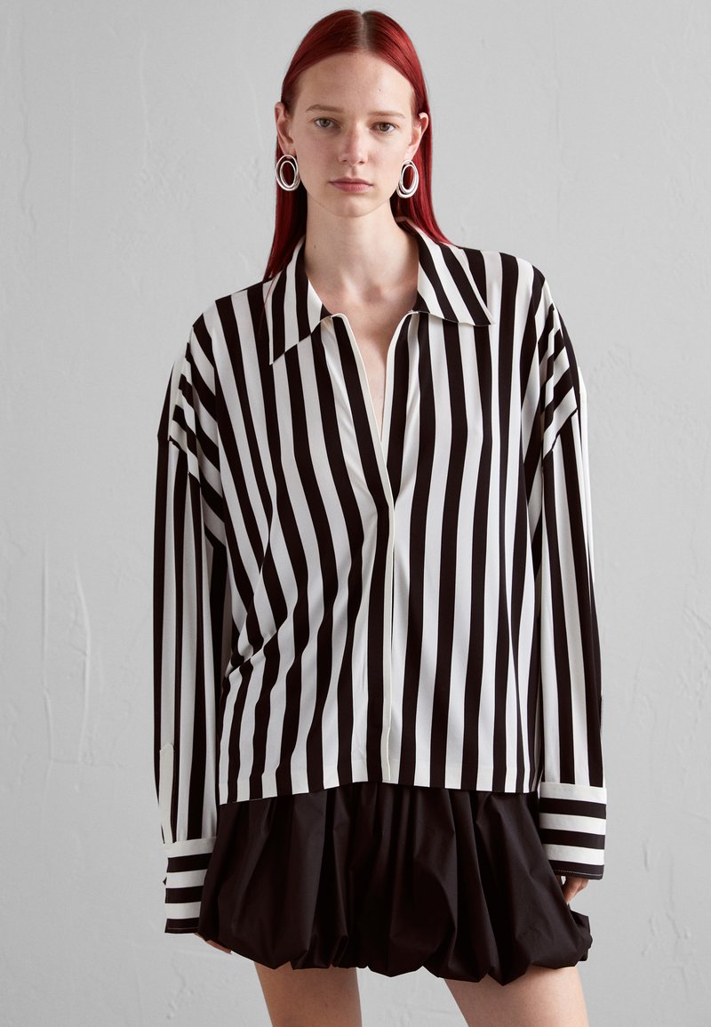 Kamalei Blouse in Naupaka - Black and Pink main image 0