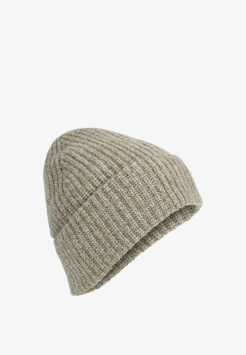 Berretto in maglia a coste beige per l'inverno con risvolto, realizzato in filato morbido e caldo per il freddo.