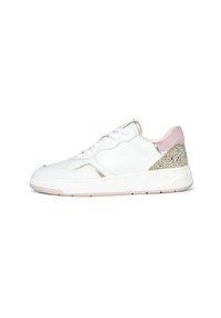 Sneaker bianca con pelle testurizzata, dettagli dorati e tacco in pelliccia rosa. Suola spessa in gomma e sistema di allacciatura classico.