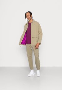 adidas Originals COACH JACKET - Poletna jakna - orbit green