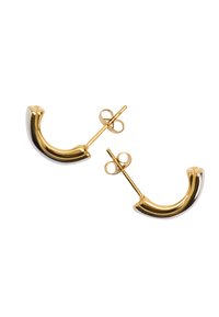 Złocone kolczyki w kształcie zakrzywionych metalowych kołków z gładkim, polerowanym wykończeniem i zapięciem na sztyft dla bezpiecznego noszenia.