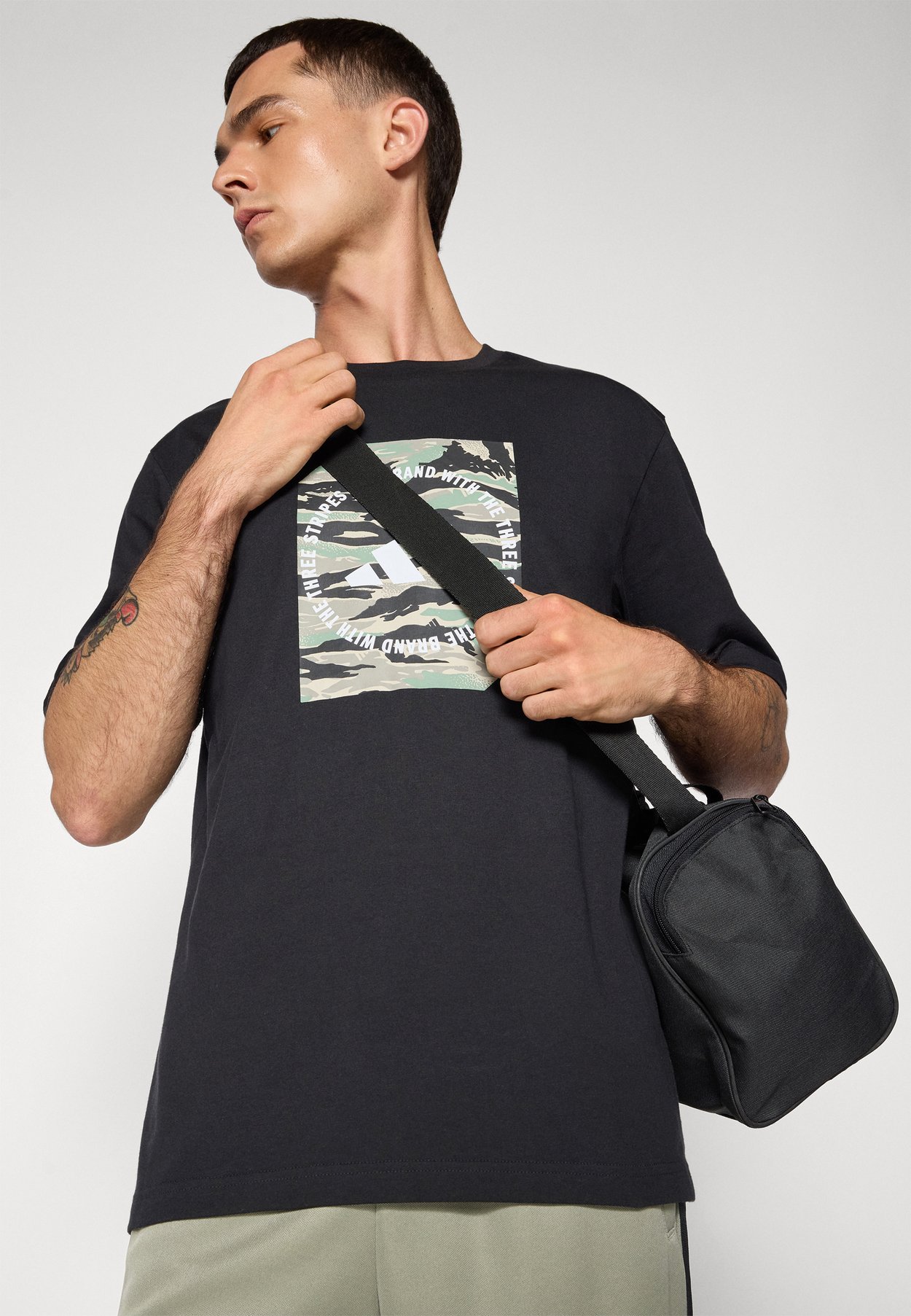 CAMO SHAPE GRAPHIC