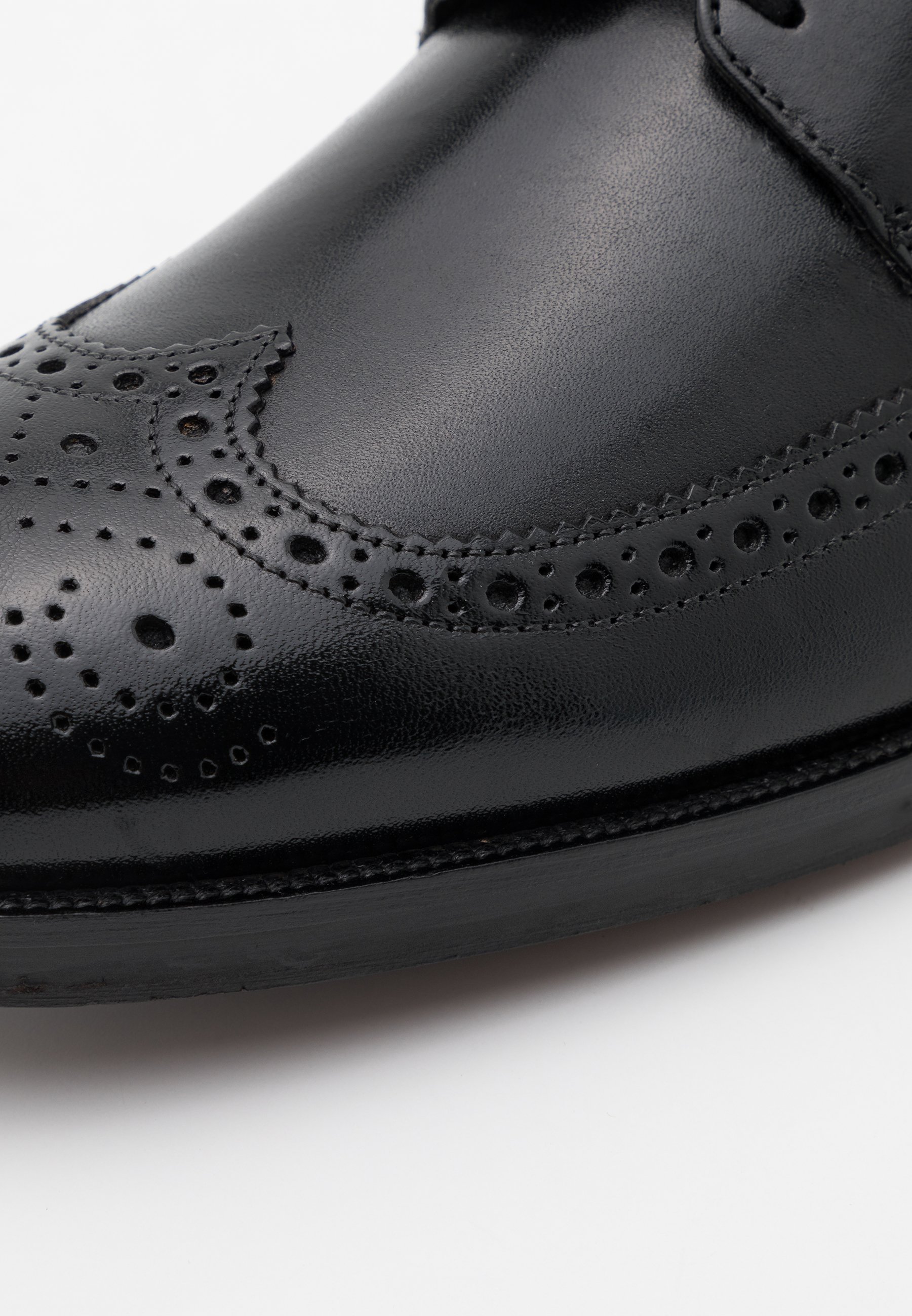 Clarks OLIVER WING Pensko med snøring black Zalando.no Clarks TILDEN CAP Pensko med snøring black Zalando.no