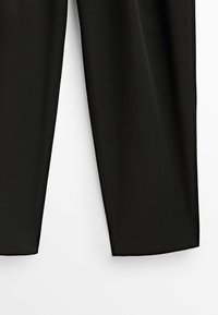 Svarta byxor i slät tyg, med rak ben-design och inga synliga mönster eller detaljer. Kanten är fint avslutad.