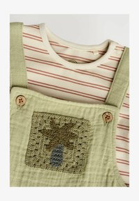 Ausgewählt, green palm