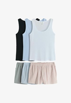 Drei ärmellose Tanktops in Schwarz, Hellblau und Weiß, kombiniert mit drei Shorts mit elastischem Bund in Schwarz-Karo, Hellblau und roten Streifen.
